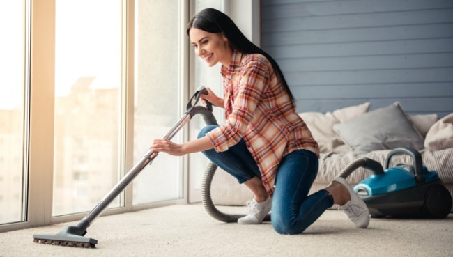 Lady cleaning carpet floor | Lynch Carpet & Flooring